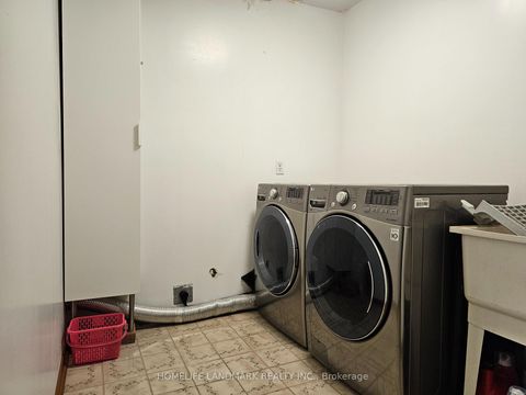 Photo 14 at 35 Royal Palm Drive, Yorkhill, Vaughan