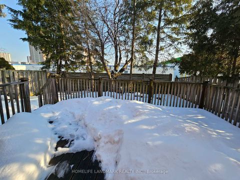 Photo 17 at 35 Royal Palm Drive, Yorkhill, Vaughan