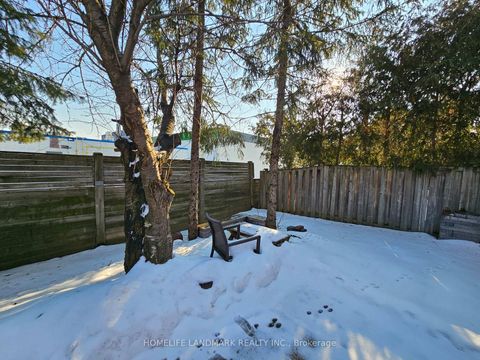 Photo 18 at 35 Royal Palm Drive, Yorkhill, Vaughan