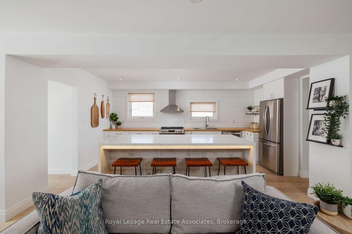 Photo 4 at 1898 Barsuda Drive, Clarkson, Mississauga