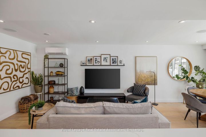 Photo 7 at 1898 Barsuda Drive, Clarkson, Mississauga