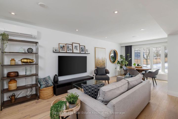 Photo 9 at 1898 Barsuda Drive, Clarkson, Mississauga