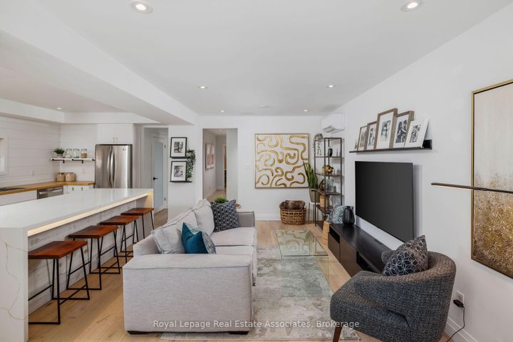 Photo 10 at 1898 Barsuda Drive, Clarkson, Mississauga