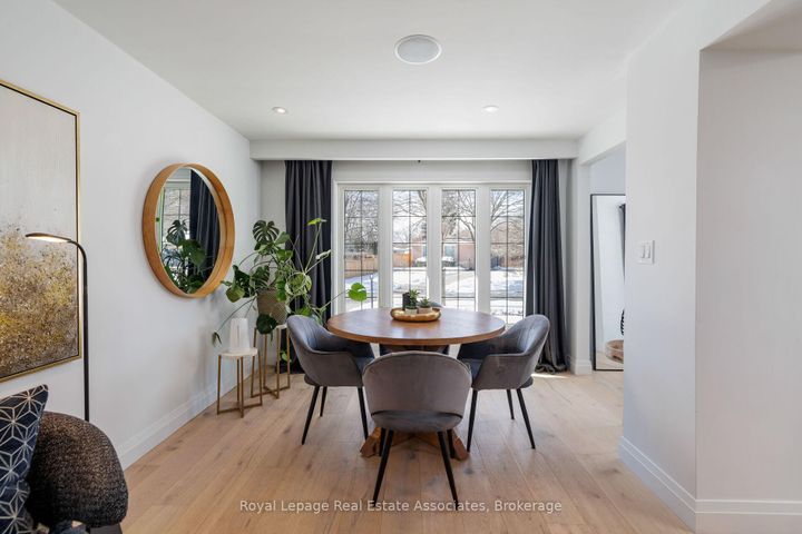 Photo 11 at 1898 Barsuda Drive, Clarkson, Mississauga