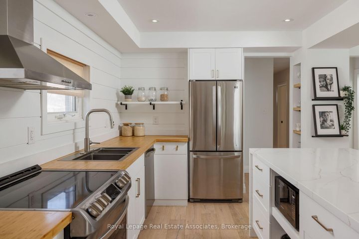 Photo 12 at 1898 Barsuda Drive, Clarkson, Mississauga