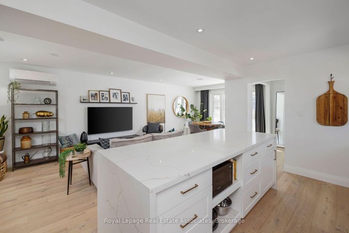 Photo 14 at 1898 Barsuda Drive, Clarkson, Mississauga