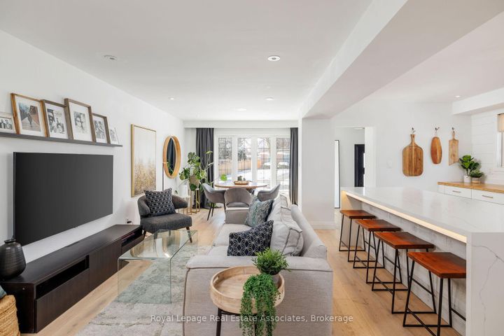 Photo 16 at 1898 Barsuda Drive, Clarkson, Mississauga