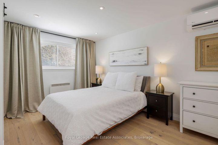 Photo 17 at 1898 Barsuda Drive, Clarkson, Mississauga