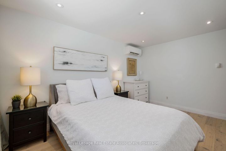 Photo 18 at 1898 Barsuda Drive, Clarkson, Mississauga