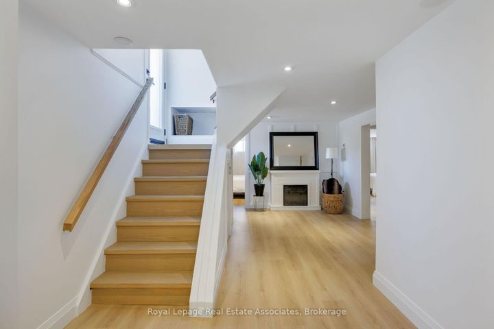 Photo 28 at 1898 Barsuda Drive, Clarkson, Mississauga