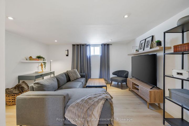 Photo 30 at 1898 Barsuda Drive, Clarkson, Mississauga