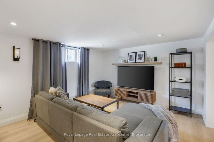 Photo 31 at 1898 Barsuda Drive, Clarkson, Mississauga