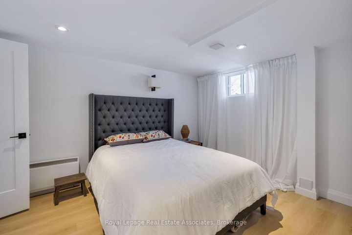 Photo 34 at 1898 Barsuda Drive, Clarkson, Mississauga