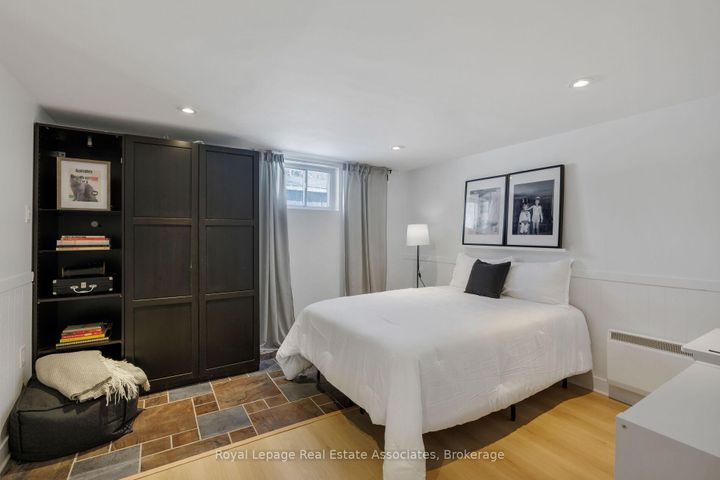 Photo 37 at 1898 Barsuda Drive, Clarkson, Mississauga