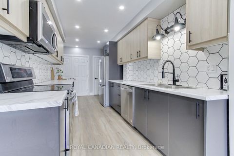 Photo 10 at 50 - 165 KOZLOV Street, West Bayfield, Barrie