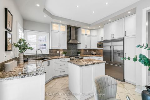 Photo 8 at 284 Bilbrough Street, Bayview Northeast, Aurora