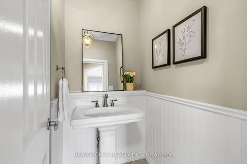 Photo 10 at 284 Bilbrough Street, Bayview Northeast, Aurora