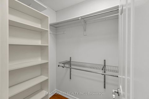 Photo 13 at 284 Bilbrough Street, Bayview Northeast, Aurora