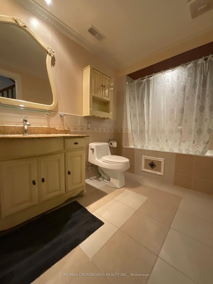 Photo 13 at 129 Lakeland Crescent, Oak Ridges Lake Wilcox, Richmond Hill