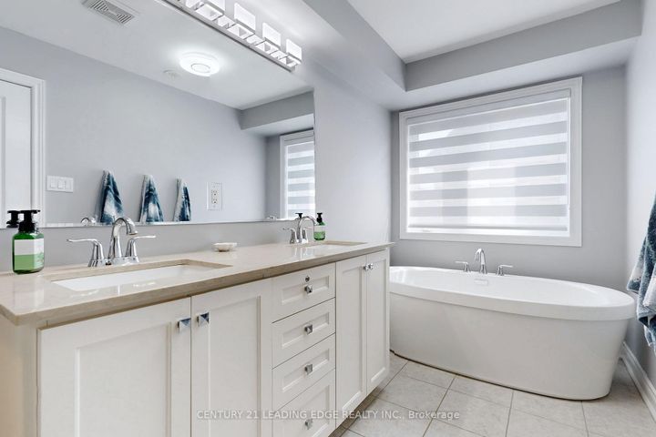 Photo 13 at 134 - 1331 Major Mackenzie Drive W, Patterson, Vaughan