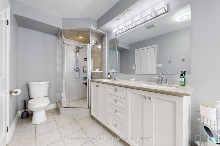 Photo 14 at 134 - 1331 Major Mackenzie Drive W, Patterson, Vaughan