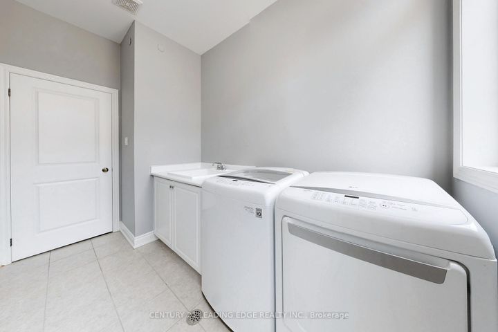 Photo 24 at 134 - 1331 Major Mackenzie Drive W, Patterson, Vaughan