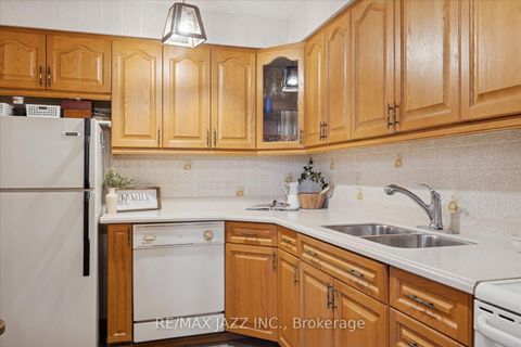 Photo 11 at 102 - 120 Elgin Street W, O'Neill, Oshawa