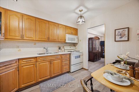 Photo 12 at 102 - 120 Elgin Street W, O'Neill, Oshawa