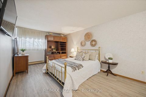 Photo 13 at 102 - 120 Elgin Street W, O'Neill, Oshawa