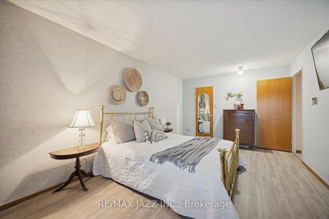 Photo 14 at 102 - 120 Elgin Street W, O'Neill, Oshawa