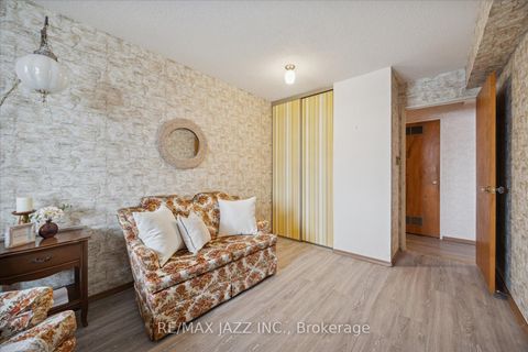 Photo 17 at 102 - 120 Elgin Street W, O'Neill, Oshawa