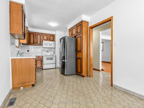 Photo 11 at 401 Melrose Avenue, Nortown, Toronto