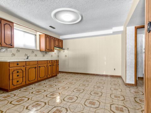 Photo 23 at 401 Melrose Avenue, Nortown, Toronto