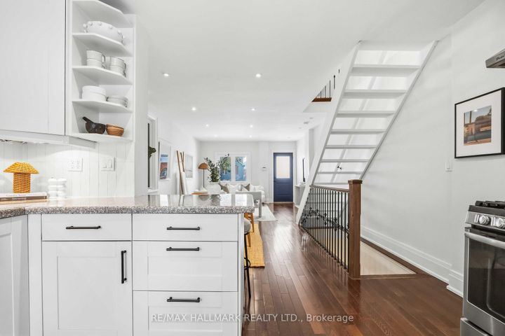 Photo 11 at 95 Chisholm Avenue, Lumsden, Toronto