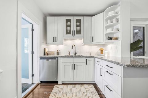 Photo 10 at 95 Chisholm Avenue, Lumsden, Toronto