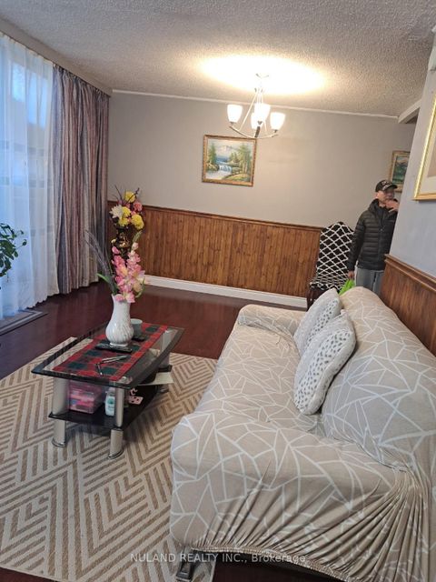 Photo 2 at 307 - 665 Kennedy Road, Kennedy Park, Toronto