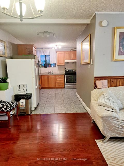 Photo 10 at 307 - 665 Kennedy Road, Kennedy Park, Toronto