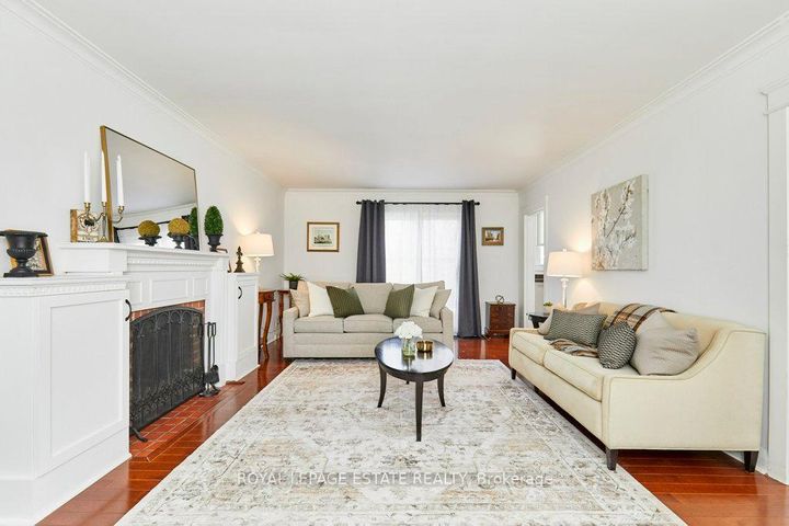 Photo 4 at 15 Squires Avenue, Parkview, Toronto