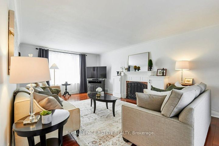 Photo 6 at 15 Squires Avenue, Parkview, Toronto