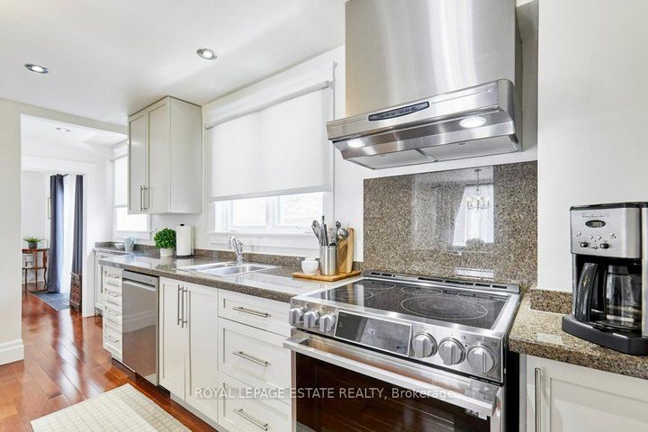 Photo 11 at 15 Squires Avenue, Parkview, Toronto
