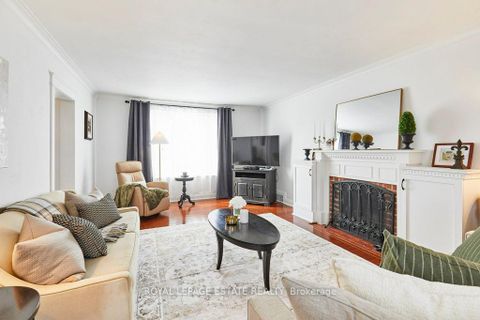 Photo 5 at 15 Squires Avenue, Parkview, Toronto