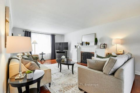 Photo 6 at 15 Squires Avenue, Parkview, Toronto