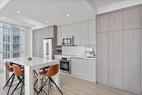 Photo 7 at 4010 - 15 Iceboat Terrace, Waterfront Communities C1, Toronto