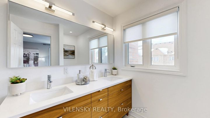 Photo 17 at 34 Elihof Drive, Patterson, Vaughan