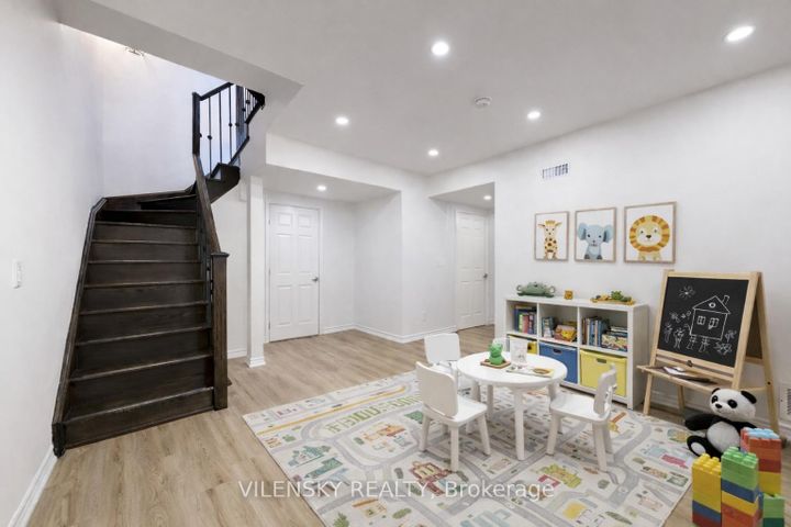 Photo 24 at 34 Elihof Drive, Patterson, Vaughan