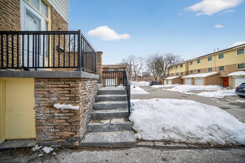 Photo 2 at 17 - 81 Brookmill Boulevard, L'Amoreaux, Toronto