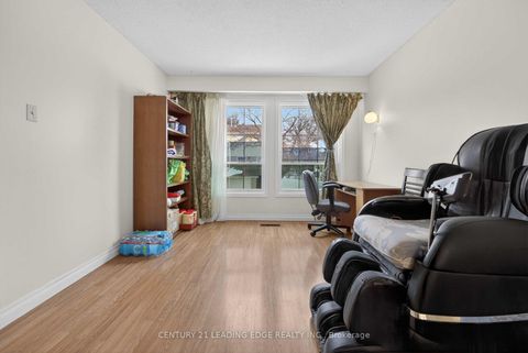 Photo 10 at 17 - 81 Brookmill Boulevard, L'Amoreaux, Toronto