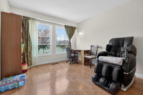 Photo 11 at 17 - 81 Brookmill Boulevard, L'Amoreaux, Toronto