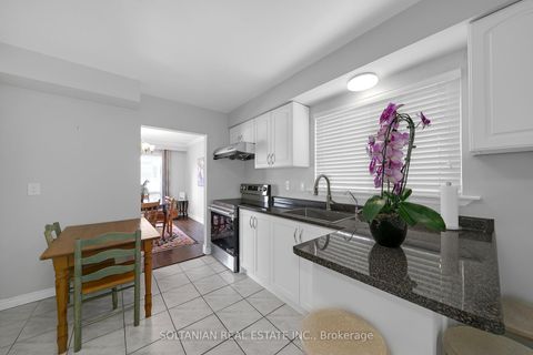 Photo 11 at 158 Hilda Avenue, Newtonbrook West, Toronto