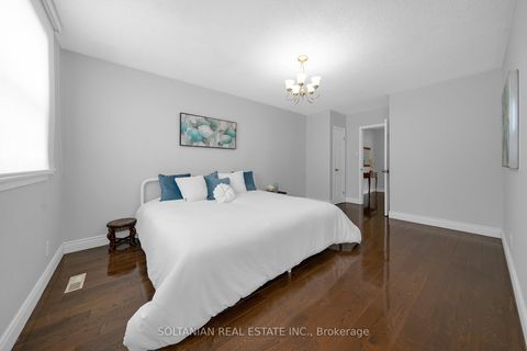 Photo 16 at 158 Hilda Avenue, Newtonbrook West, Toronto